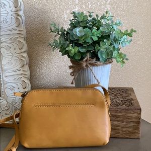 Universal Thread crossbody
